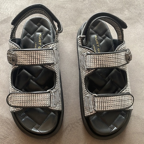 NIB Kurt Geiger Orson Eagle Head Silver Detail Sandals. Us size 7 - Picture 2 of 6